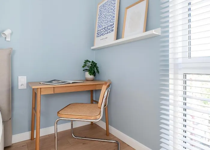 アパート Pomorska Business - Balcony, Workspace - By Rentujemy ウッチ