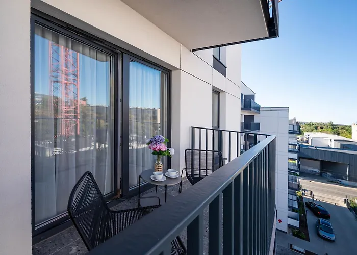 アパート Pomorska Business - Balcony, Workspace - By Rentujemy ウッチ